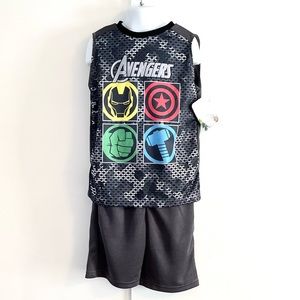 🆕Boy’s Marvel Avengers Shirt/Shorts Set Size 6